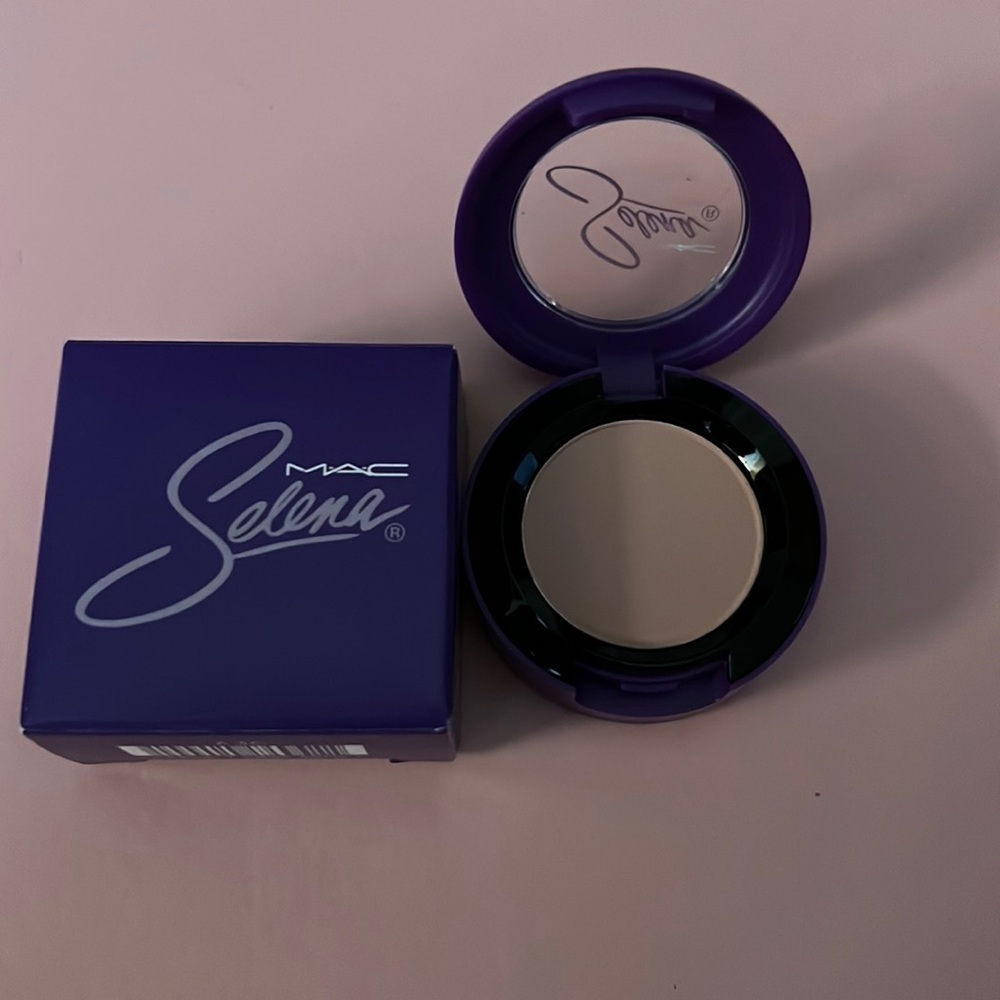 MAC Selena eyeshadow